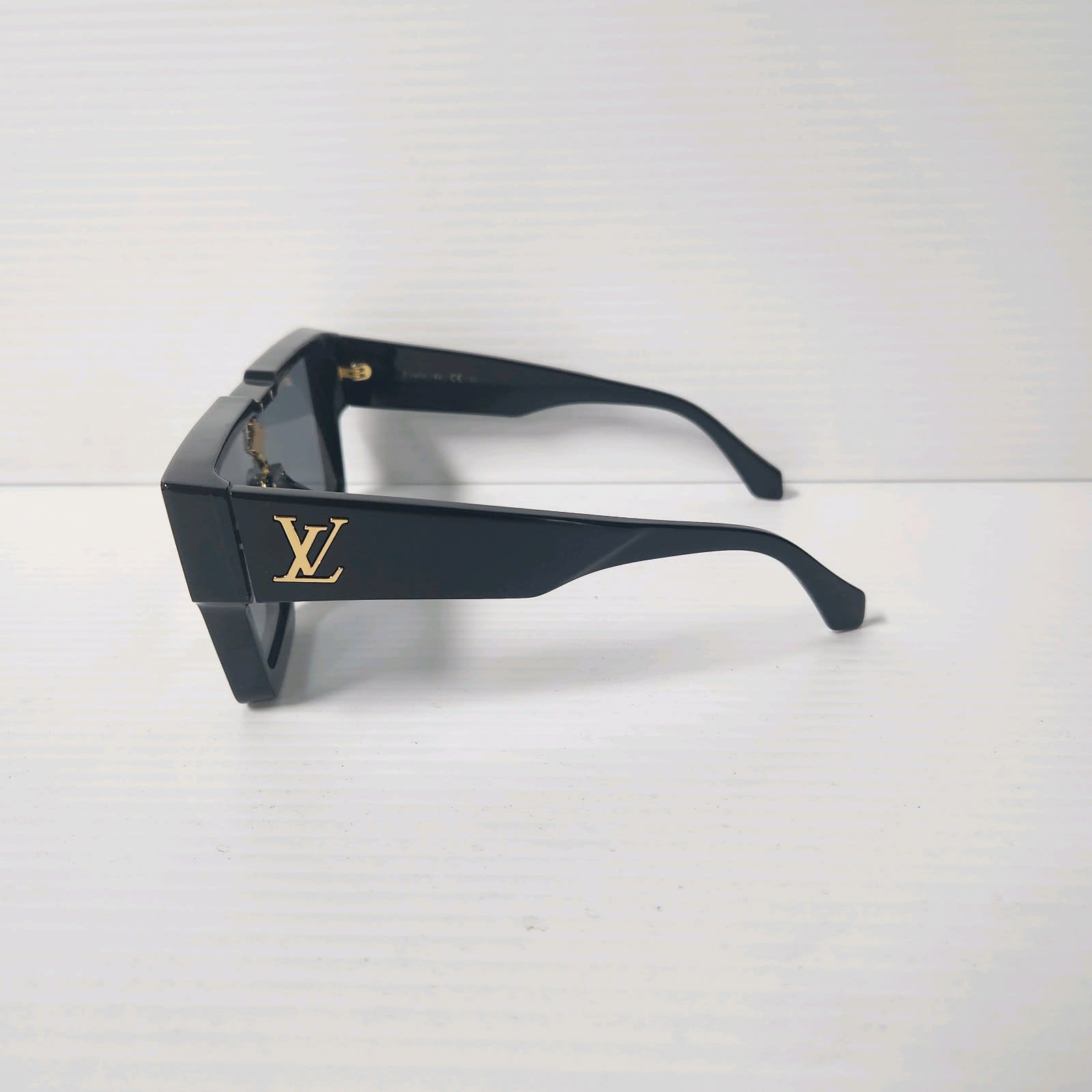 LOUIS VUITTON, Metal Monogram Grease Sunglasses Z1172E Gold