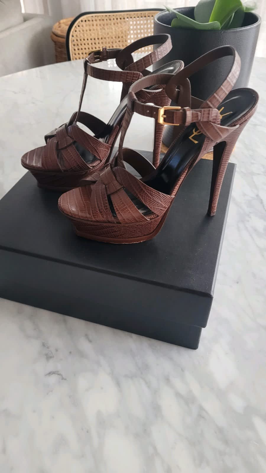 LOUIS VUITTON LV Bom Dia Sandals size 40 brand new with box, Women's Shoes, Gumtree Australia Adelaide City - Adelaide CBD