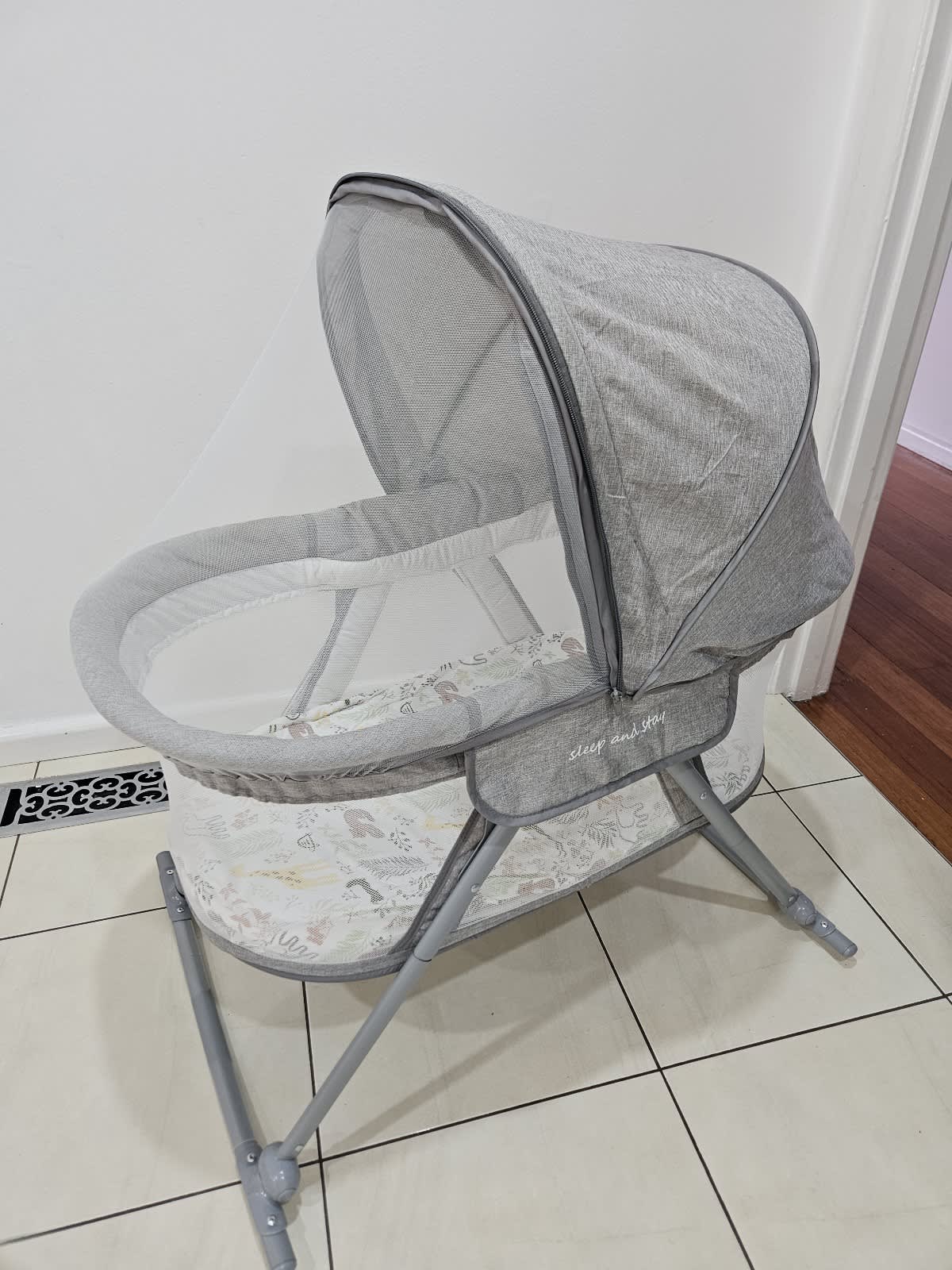 Baby best sale bassinet gumtree