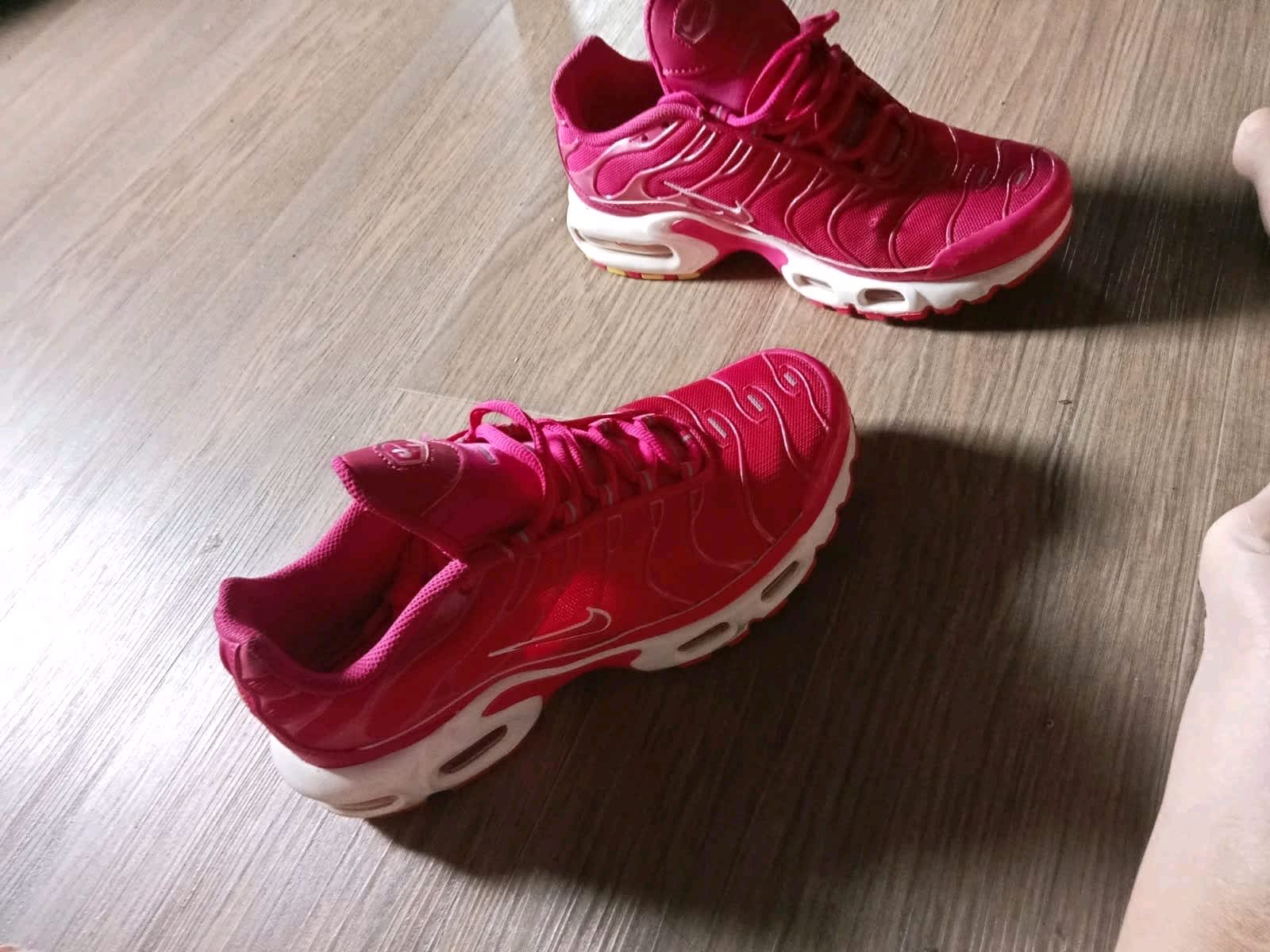 Bright clearance pink tns