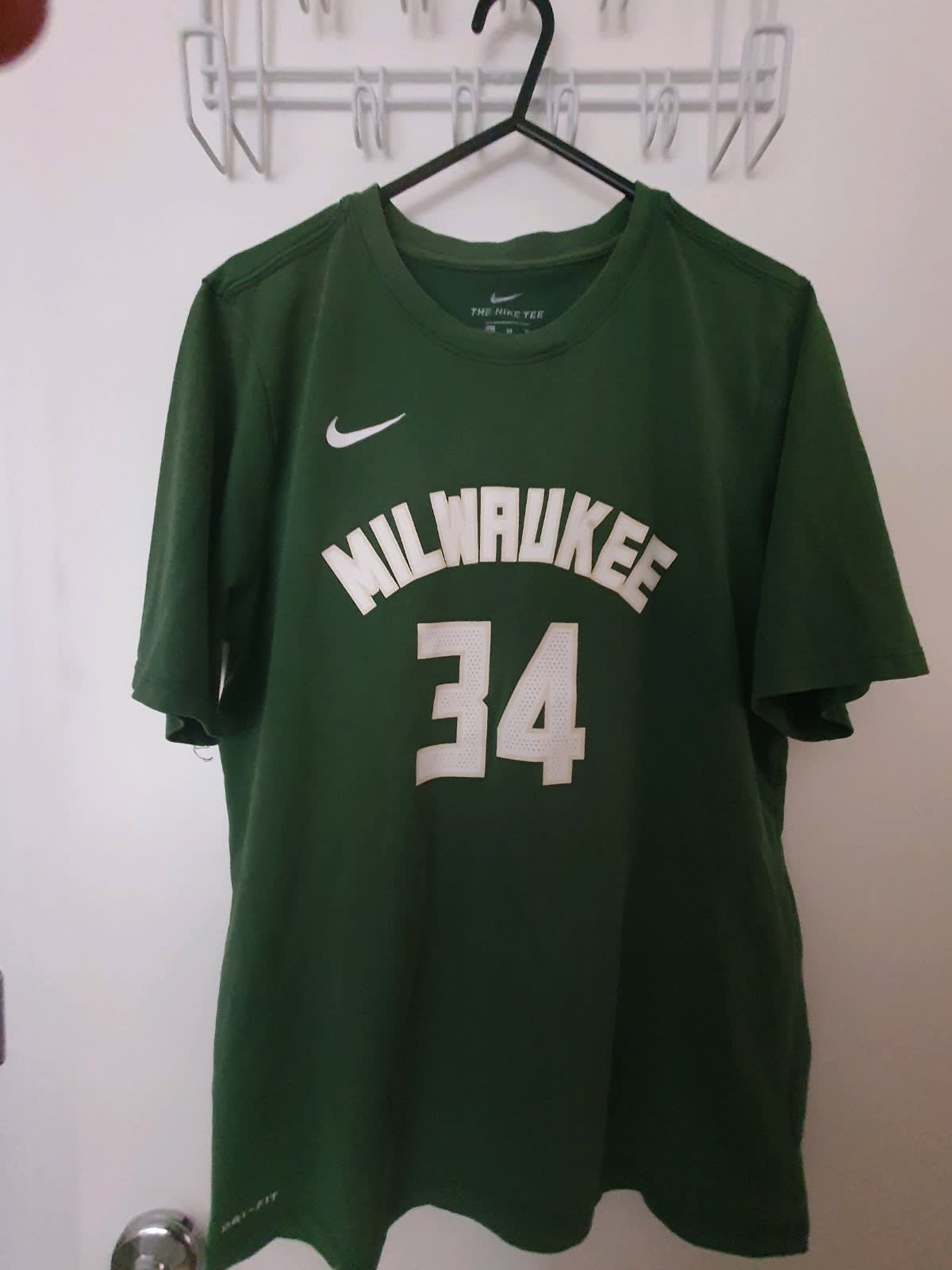 Nike Men's Milwaukee Bucks Giannis Antetokounmpo Name & Number T-Shirt, Green, Size: Large, Cotton