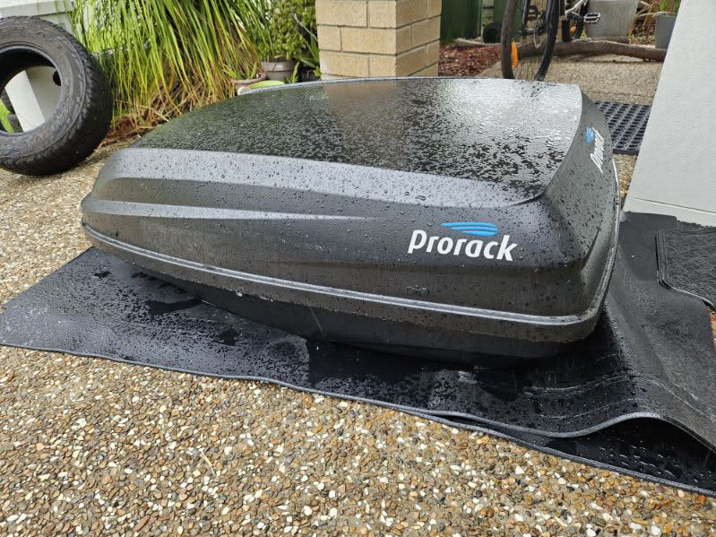 Prorack 360l best sale roof box