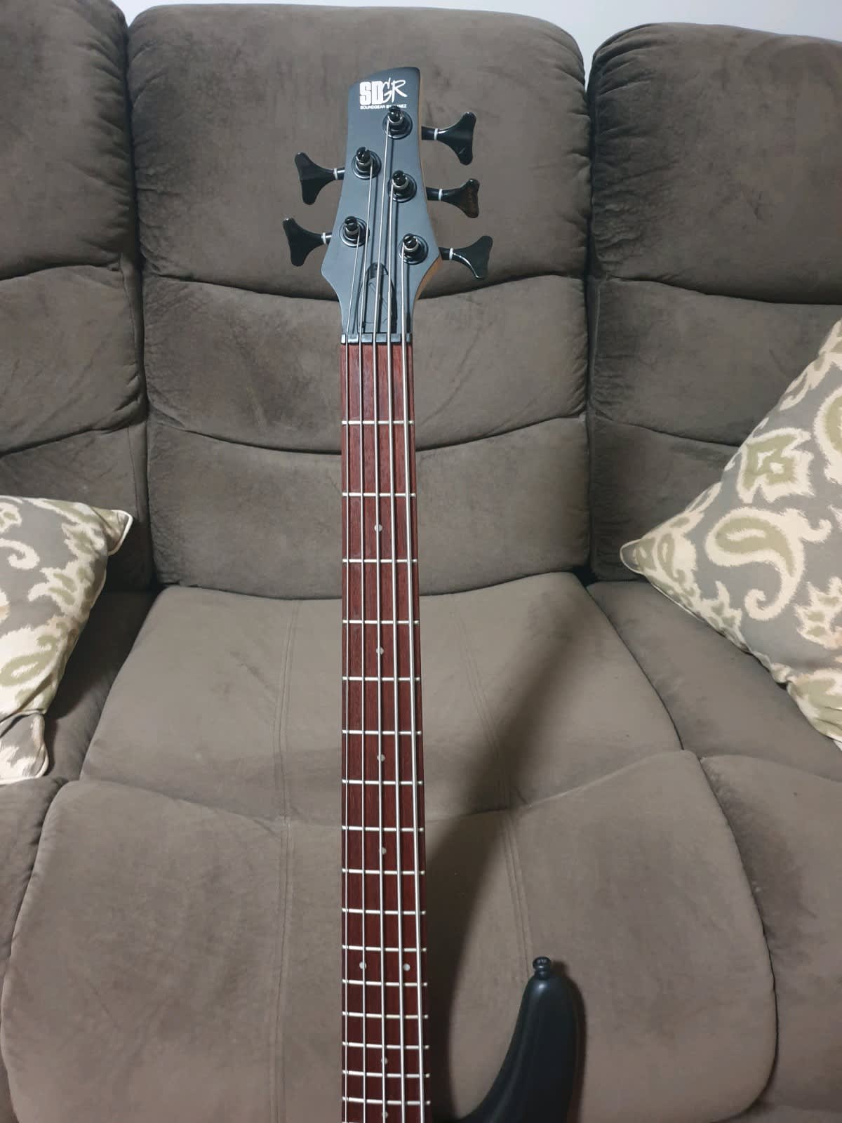 Left handed deals bass guitar gumtree