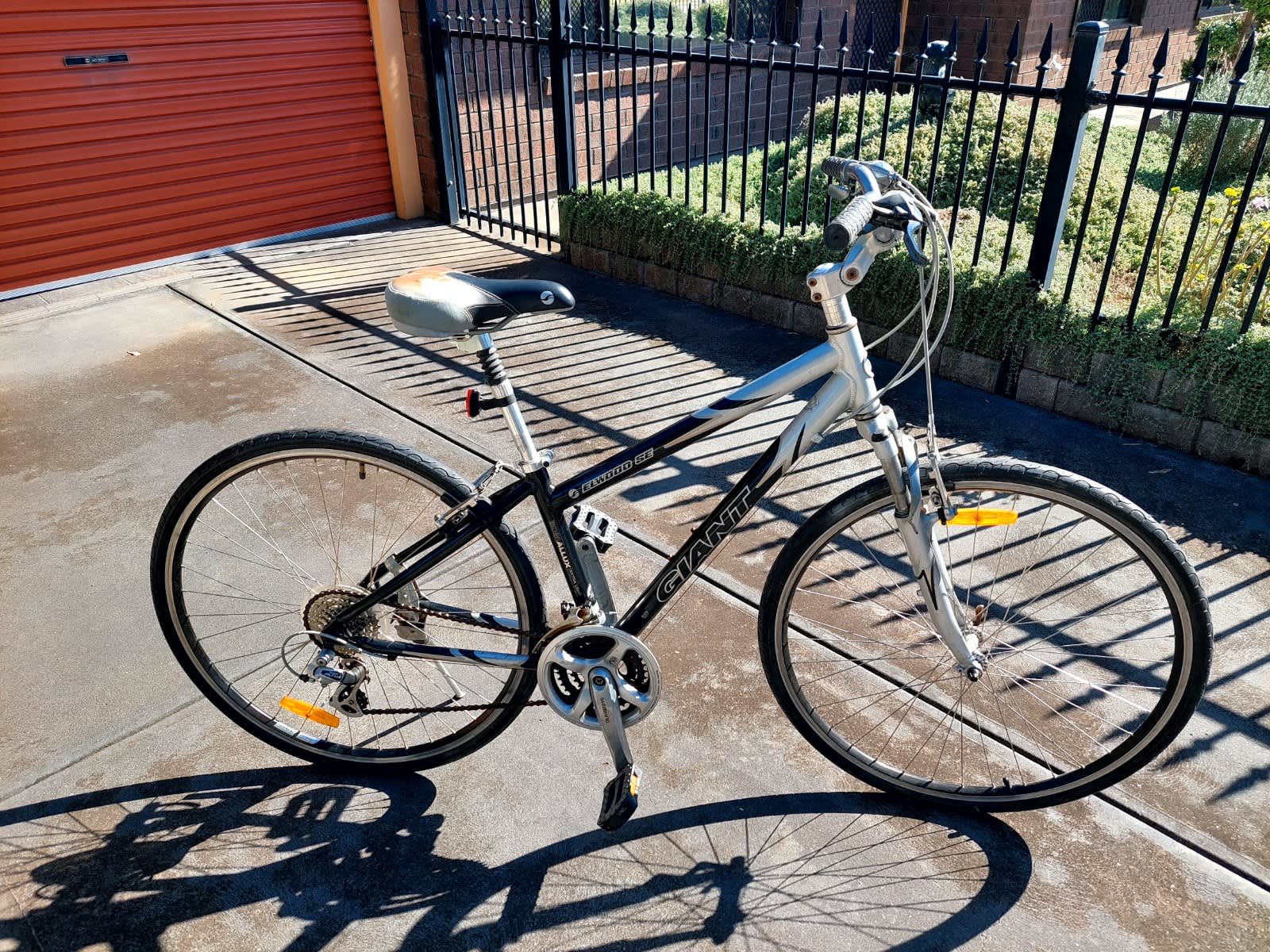 giant elwood se bike price