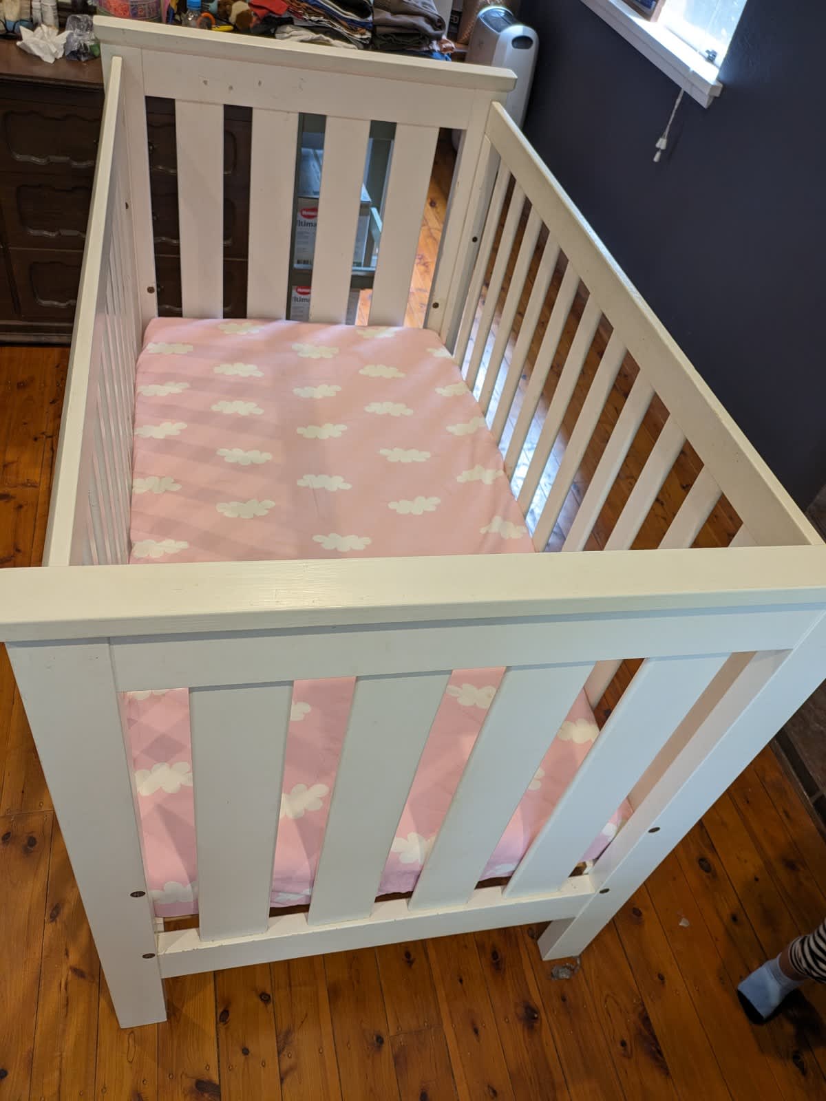 King parrot hot sale cot bed