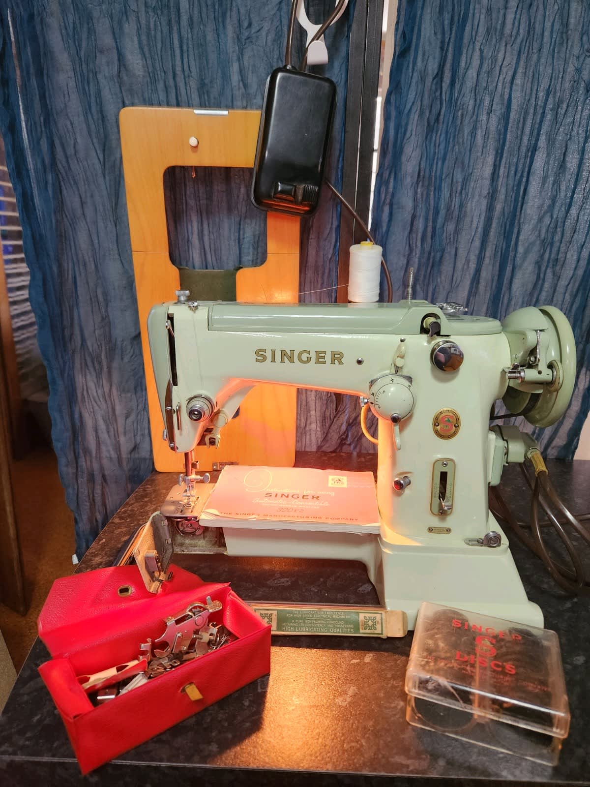 Vintage Singer Sewing Machine 306k 319k 320k Rotary Hook / Case