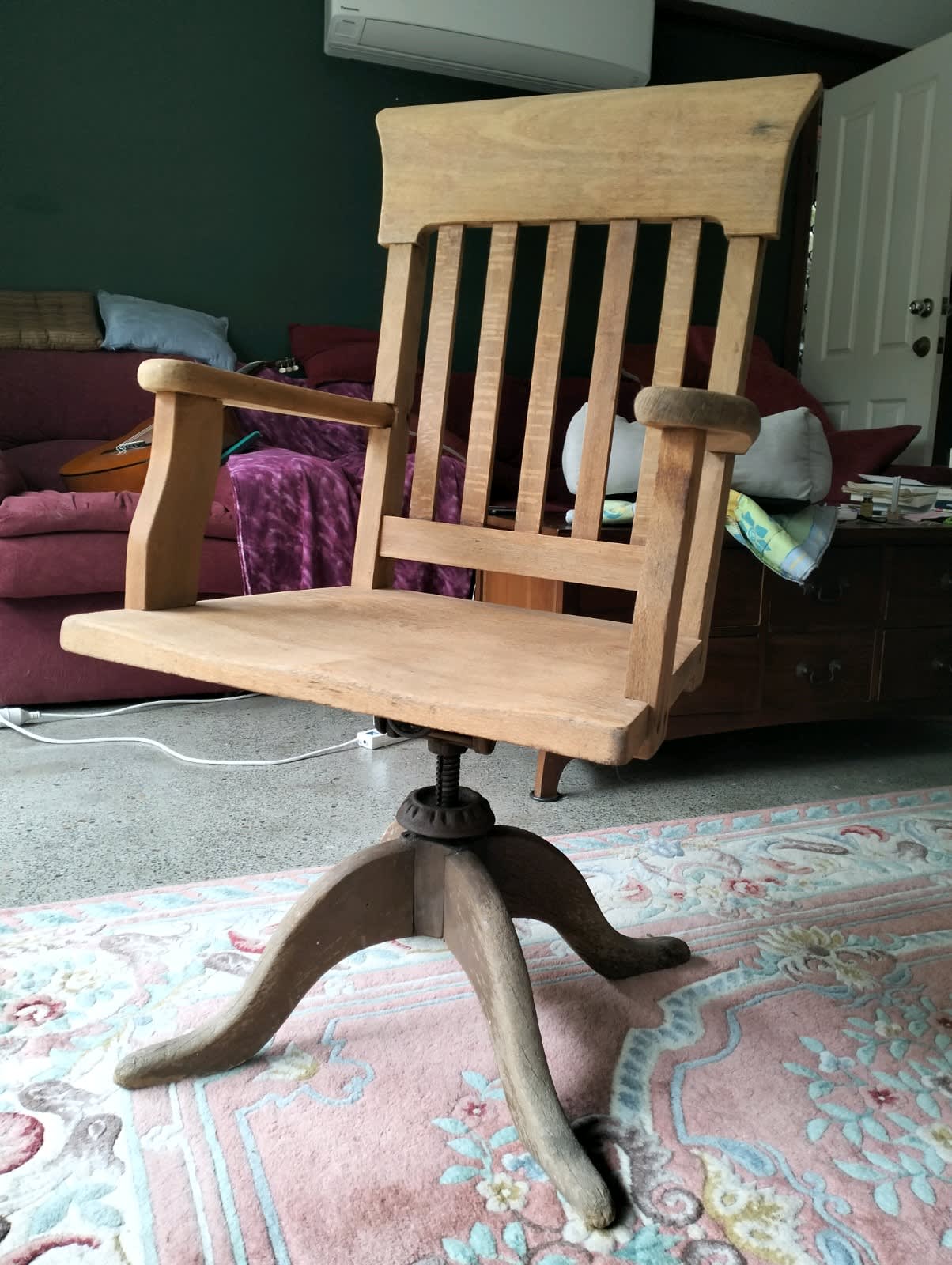 Second hand captains discount chairs for sale