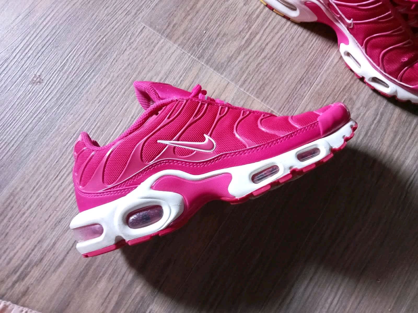 Bright sale pink tns