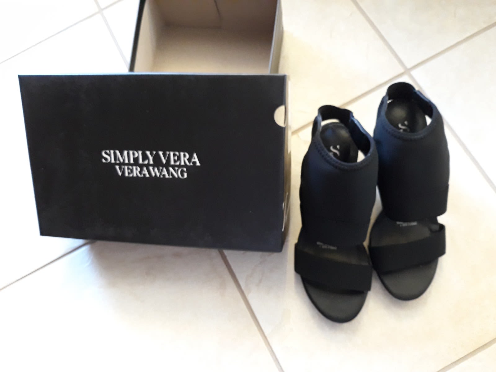 LOUIS VUITTON LV Bom Dia Sandals size 40 brand new with box, Women's Shoes, Gumtree Australia Adelaide City - Adelaide CBD