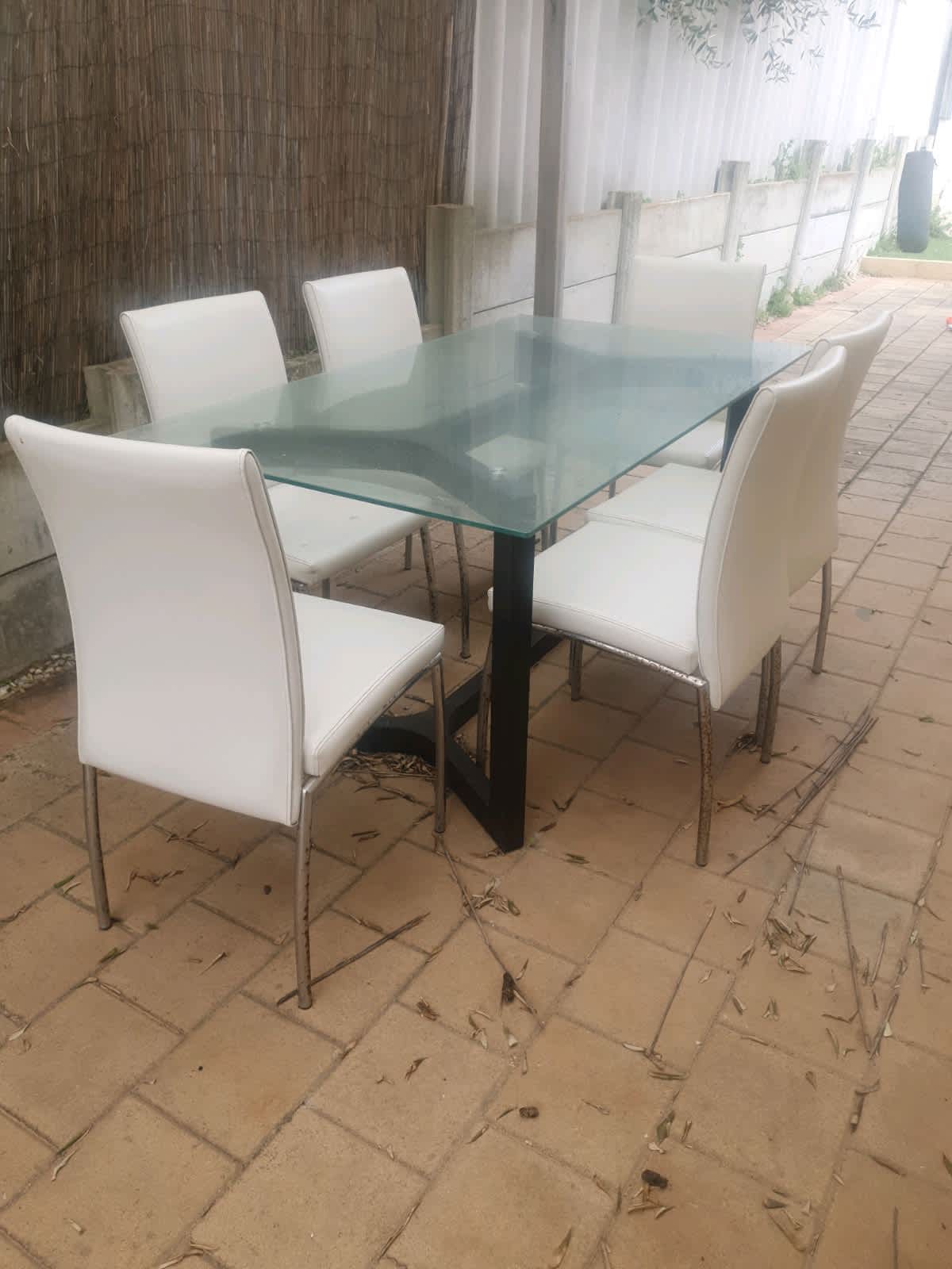 gumtree glass dining table and chairs