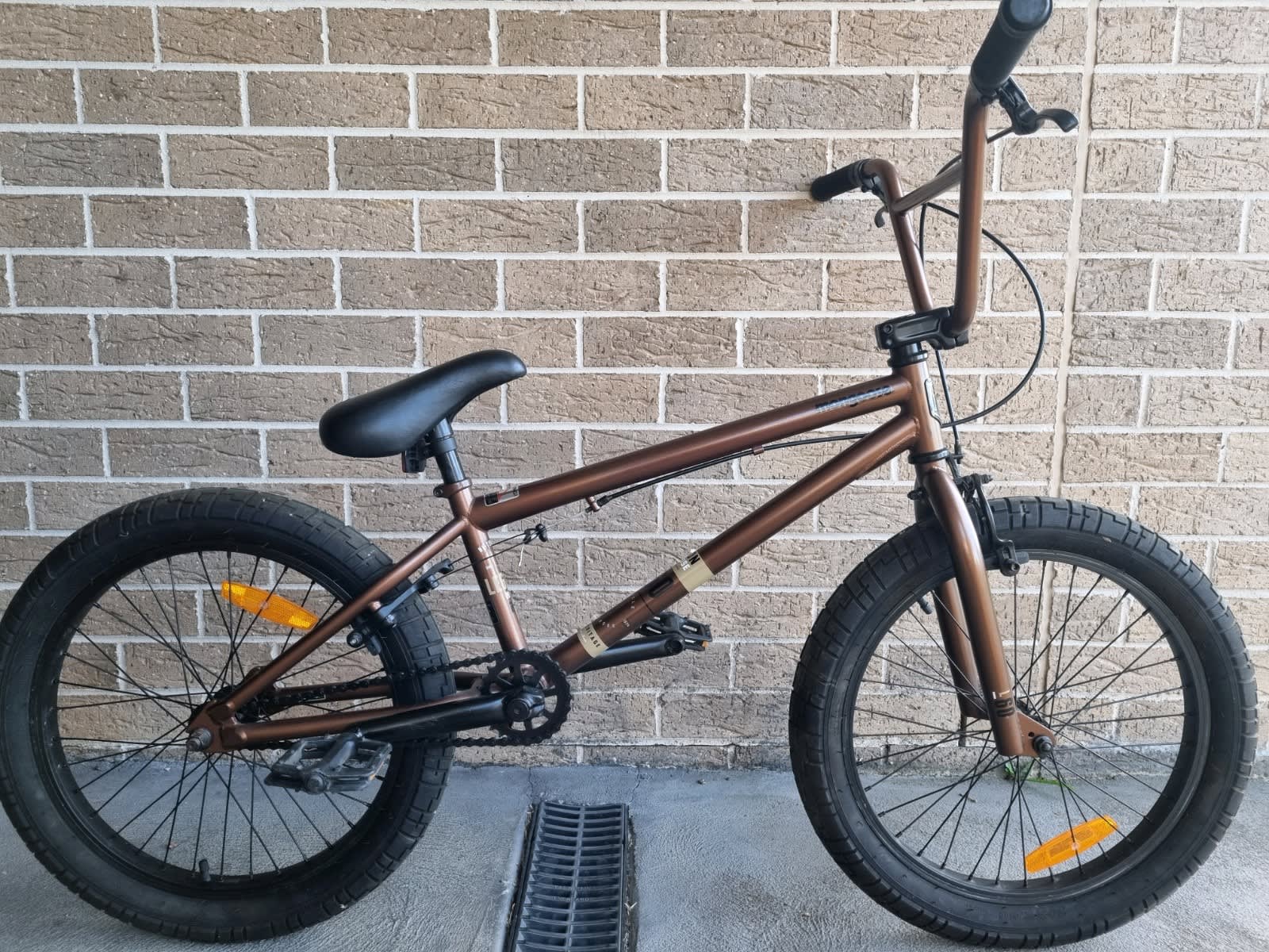 MESINGER OLD SCHOOL BLACK QUILTED BMX SEAT. MONGOOSE SADDLE. LOOKS