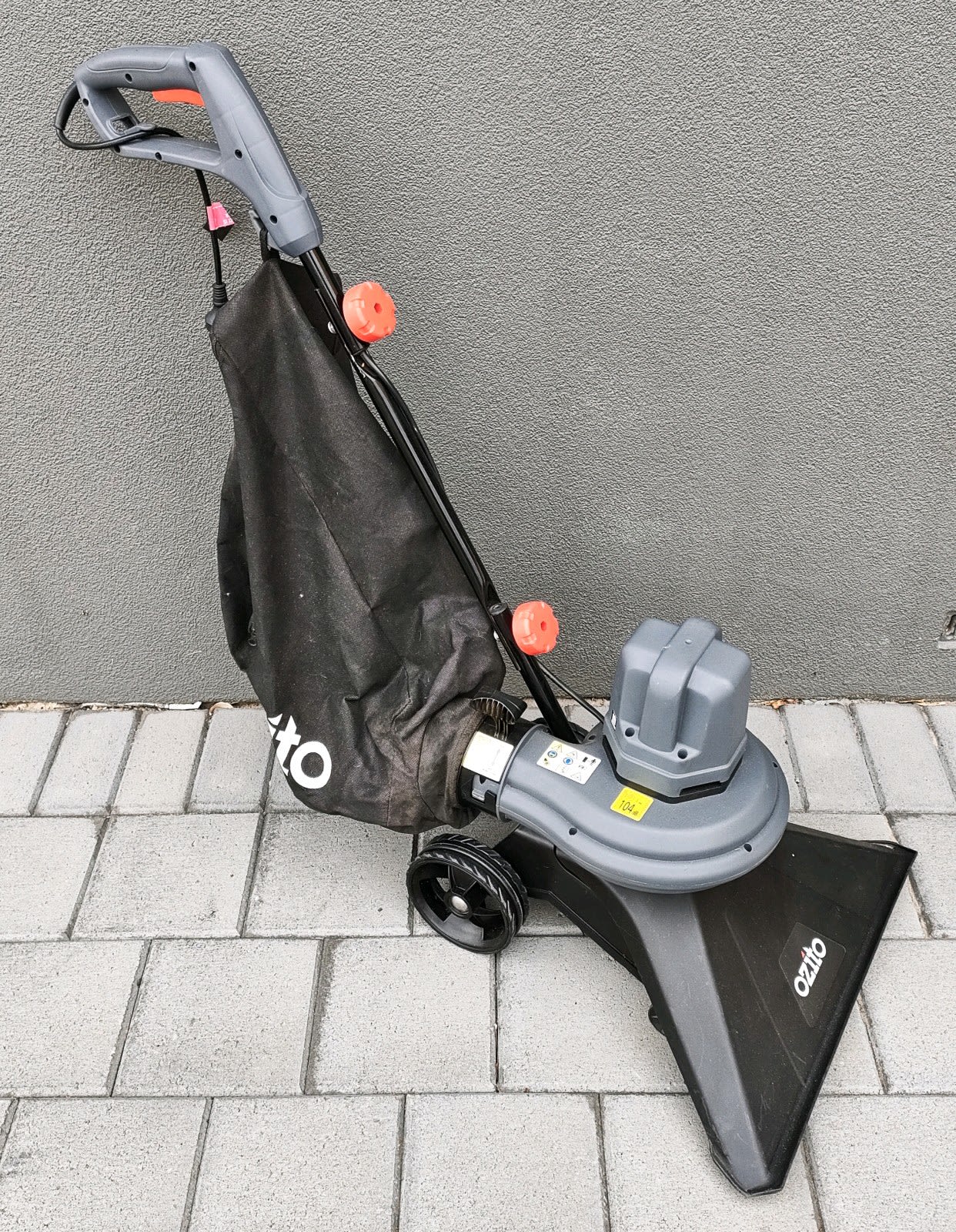 Ozito 1600w best sale electric garden vacuum