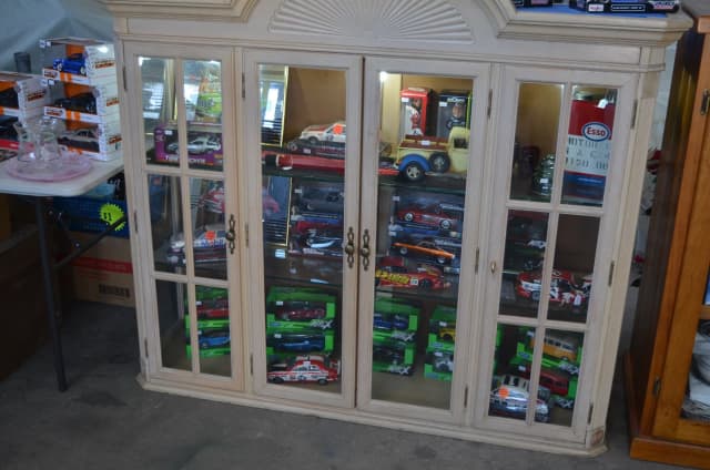 Selection of 1 : 24 Scale Model Cars -most are priced at $20 -$40 each ...