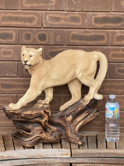 Beautiful Large Mountain Lion Statue / Wild Cat Ornament | Decorative