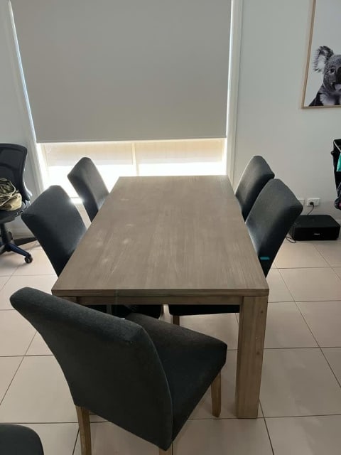 gumtree dining room table and chairs