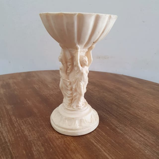 Small attractive resin sculpture Art Gumtree Australia Newcastle