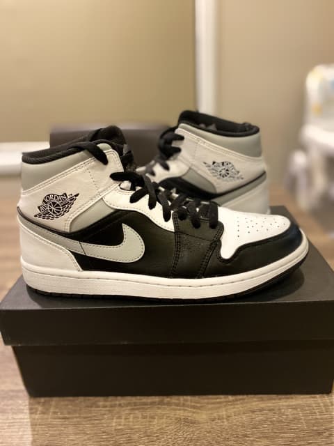 white jordan 1s size 5