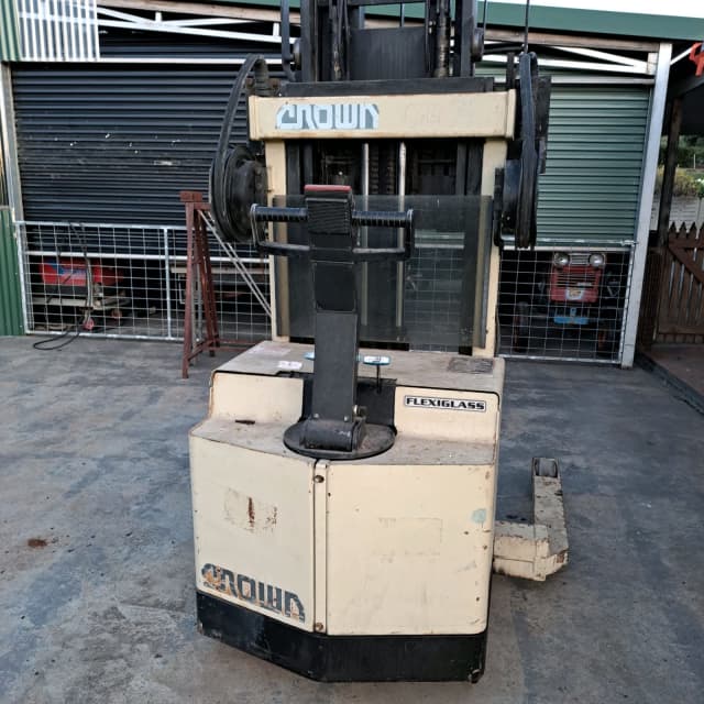 Crown walk behind forklift Other Construction Vehicles & Equipment