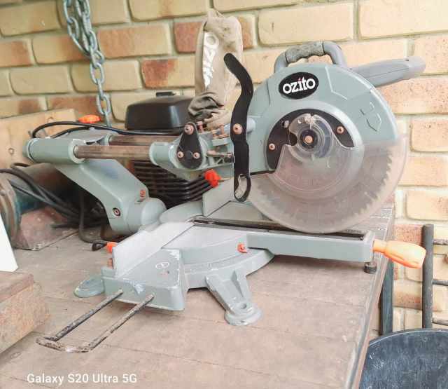 Ozito compound saw good and working well Power Tools in Joyner QLD