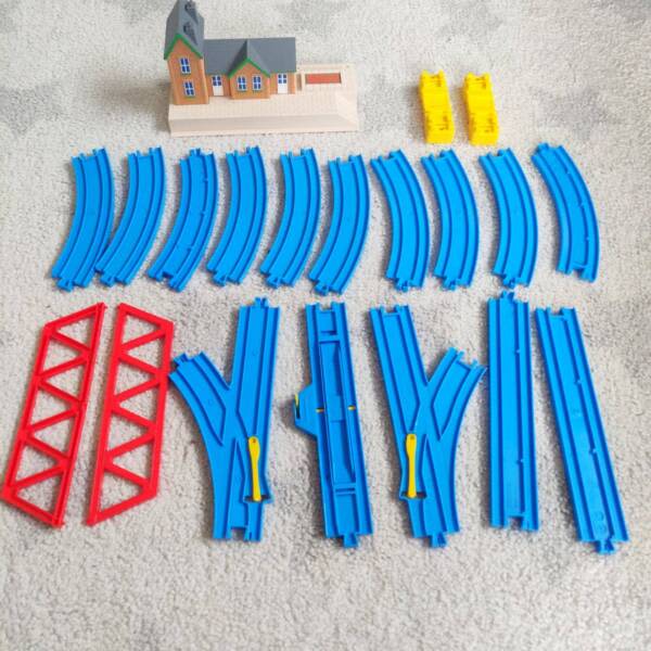 Thomas and Friends Maithwaite Station Set TOMY Blue Tracks 2005 | Toys ...