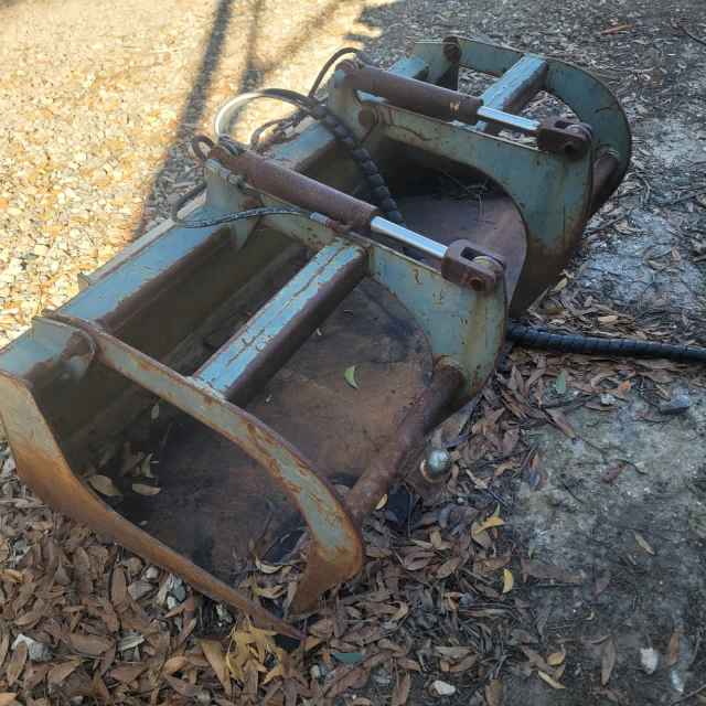 Skid steer, loader, positrack grapple bucket Construction Equipment