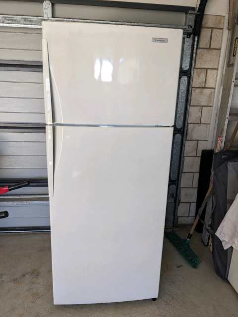 westinghouse 390l fridge freezer