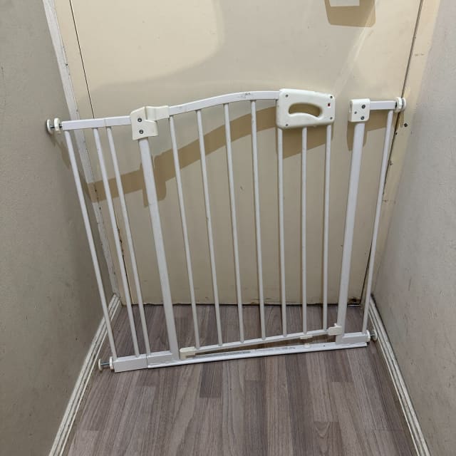 PERMA CHILD PET SAFETY BABY GATE FENCE EASY FIT WITH 10CM EXTENSION