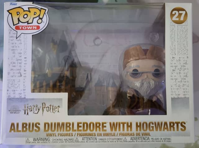  Funko Pop! Town: Harry Potter 20th Anniversary - Dumbledore  with Hogwarts : CDs & Vinyl