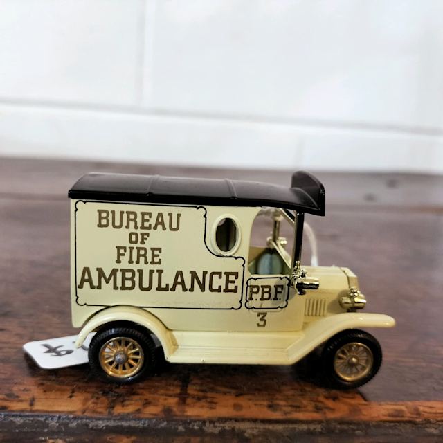 Collectable Lledo DG06 Model T ford diecast van Collectables