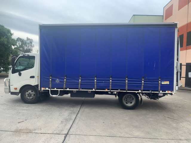 Hino 8 pallets truck with full tailgate and work contract | Trucks ...