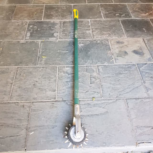 CYCLONE STRAIGHT STICK TURF EDGER Garden Tools Gumtree Australia