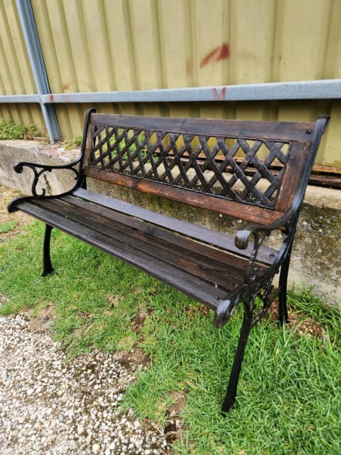 CLASSIC CAST IRON ENDS HEAVY DESIGN SLATTED TIMBER GARDEN BENCH ...