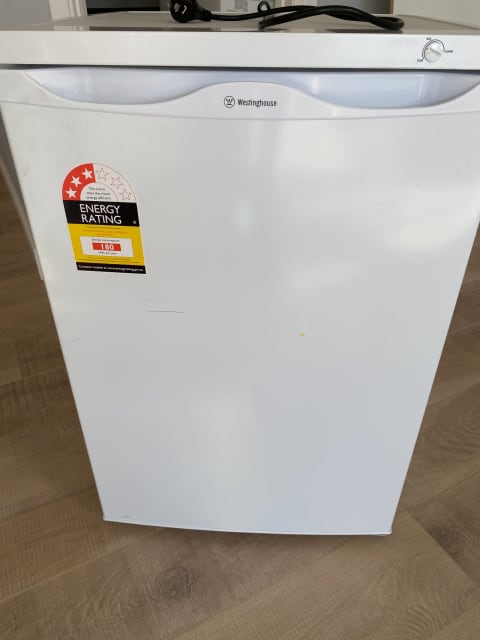 westinghouse 90l freezer