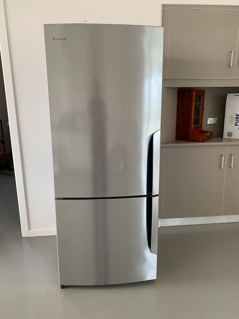 westinghouse 450l fridge