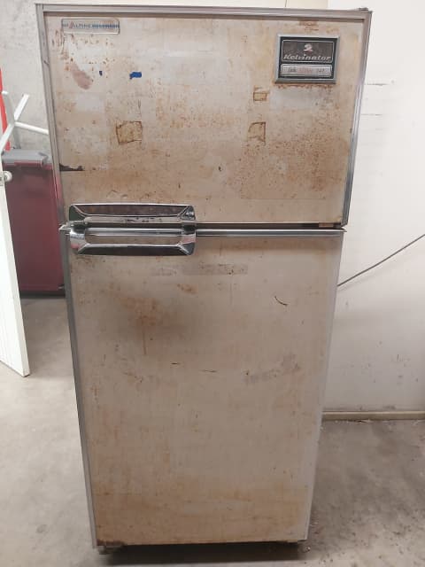 kelvinator 250l fridge