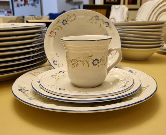 Shades Crest Genuine Stoneware Dinner Set for 10 VINTAGE Dinnerware