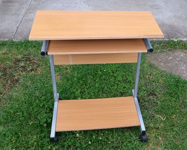 SOLD pending pickup. FREE DESK / TABLE ON WHEELS Desks Gumtree