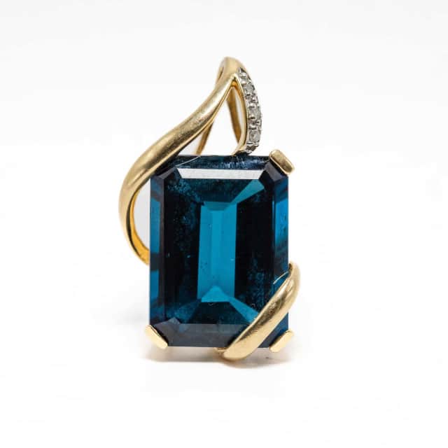 272481 9ct Created Sapphire Emerald Cut Pendant Women's Jewellery