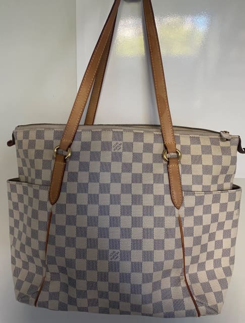 Authentic Louis Vuitton Totally MM and key case, Bags