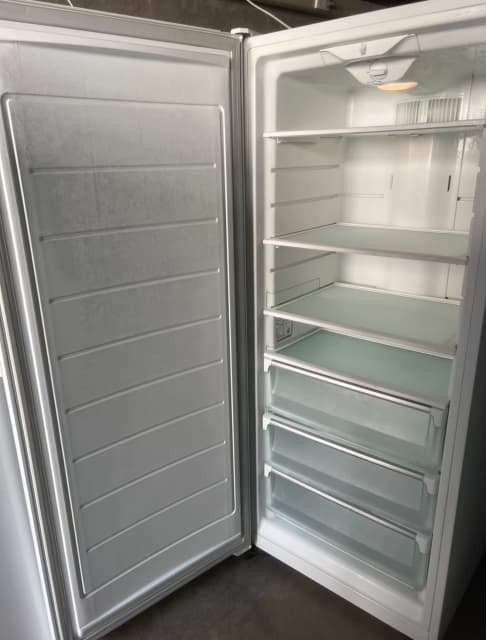 westinghouse 360l upright freezer