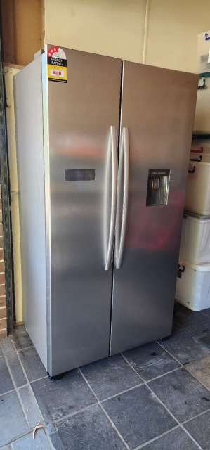 Hisense 578L side by side refrigerator and freezer - Fridges & Freezers ...