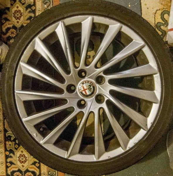 Alfa Romeo Giulietta 18 inch Original Mag Alloy Wheel and Tyre Wheels