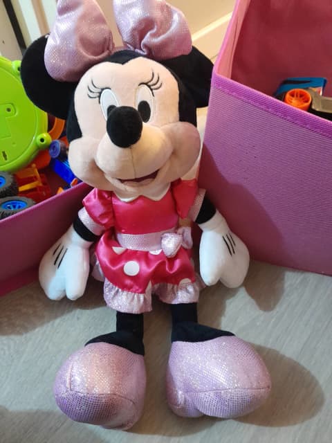 minnie mouse light up bow doll