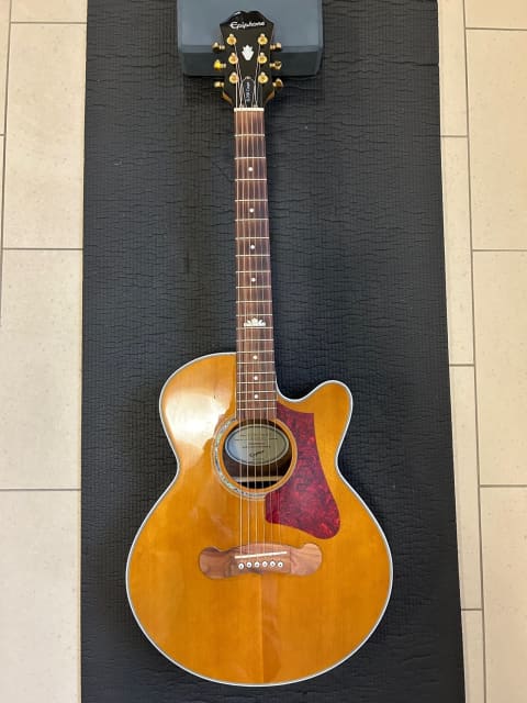 Acoustic Guitar, Guitars & Amps, Gumtree Australia Redland Area -  Wellington Point