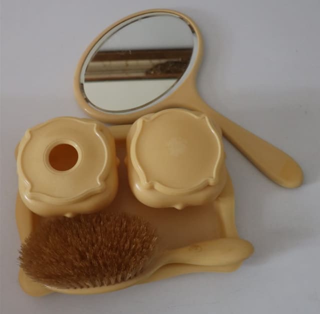 D1757 Vintage Celluloid Bakelite Ladies Art Deco Dresser Vanity Set