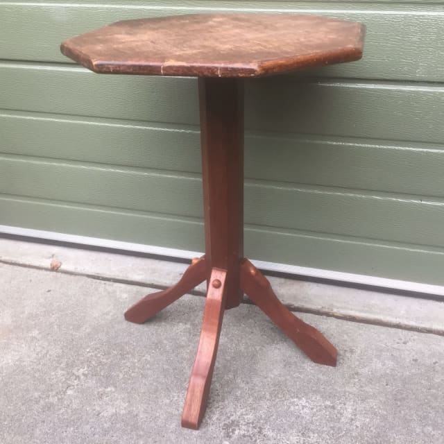 SOLID HARDWOOD VINTAGE SIDE TABLE / LAMP TABLE Buffets & Side Tables
