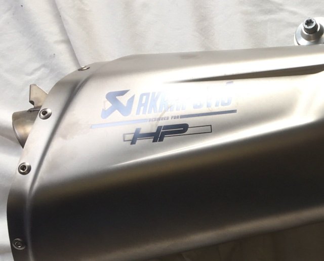 S1000R 2018 standard exhaust incl. headers and Akrapovic muffler