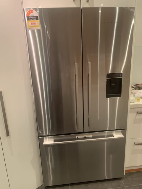 Fisher and Paykel 569L ActiveSmart with water dispenser | Fridges ...