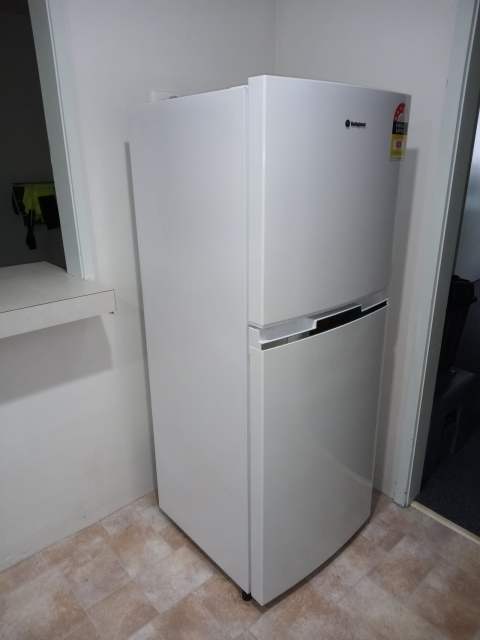 westinghouse 230l top mount fridge