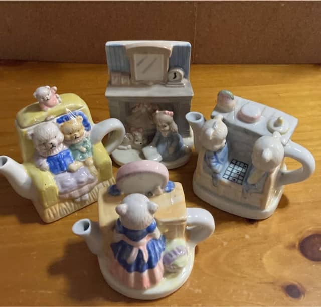 Novelty Teapots With Lids x3 & Girl by Fire Place.ono Miscellaneous